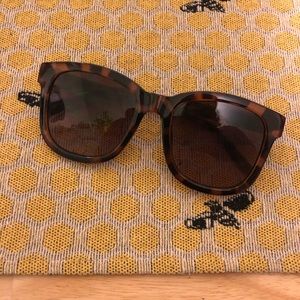 Like New Lucky Brand Sunglasses
